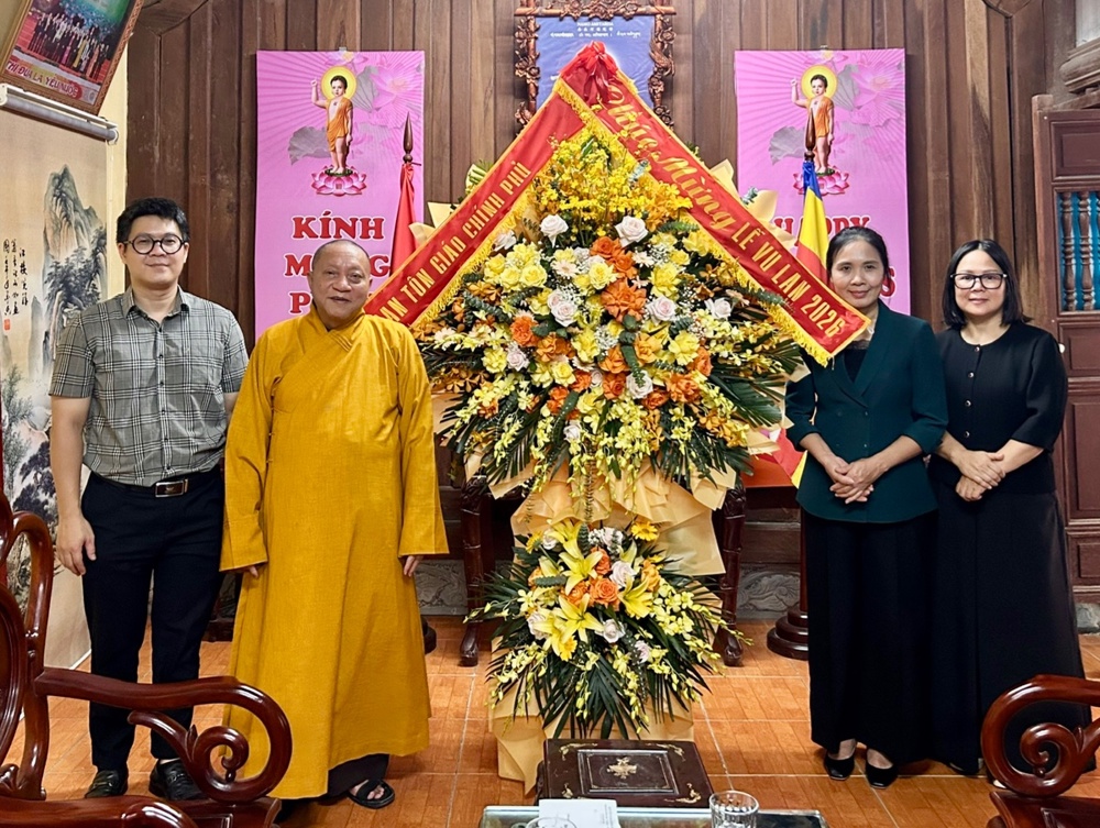 Ban Tôn giáo Chính phủ thăm và chúc mừng Hòa thượng Thích Gia Quang nhân Đại lễ Vu lan PL.2570 - DL.2026