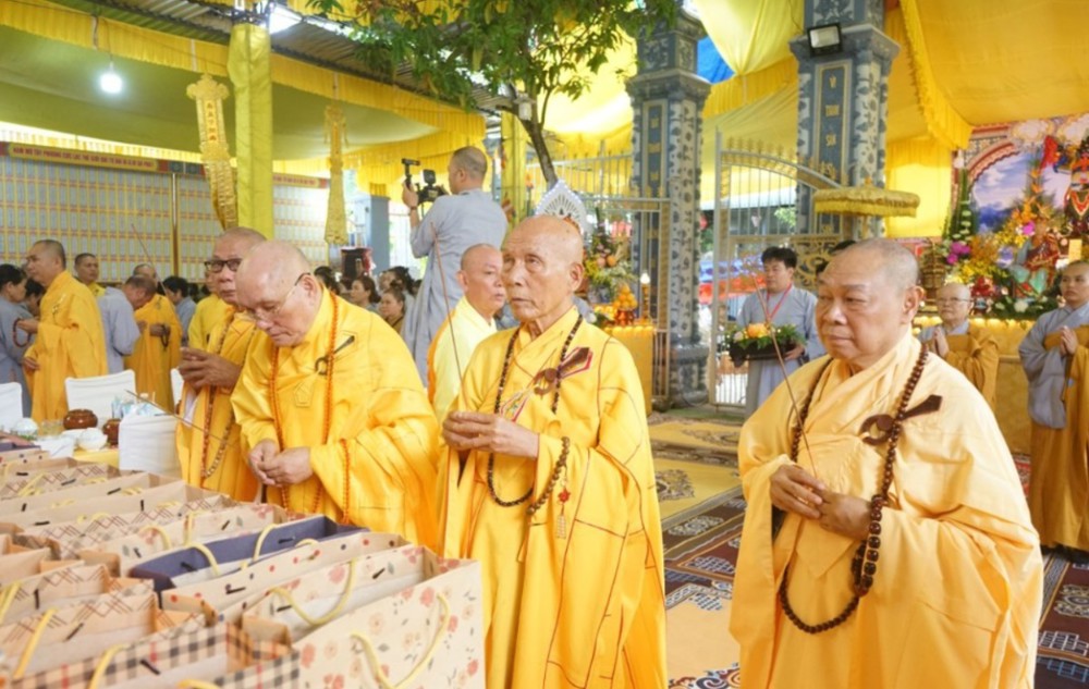 Đà Nẵng: Lễ an vị chư Phật và Bồ Tát tại chùa Bàu Sen