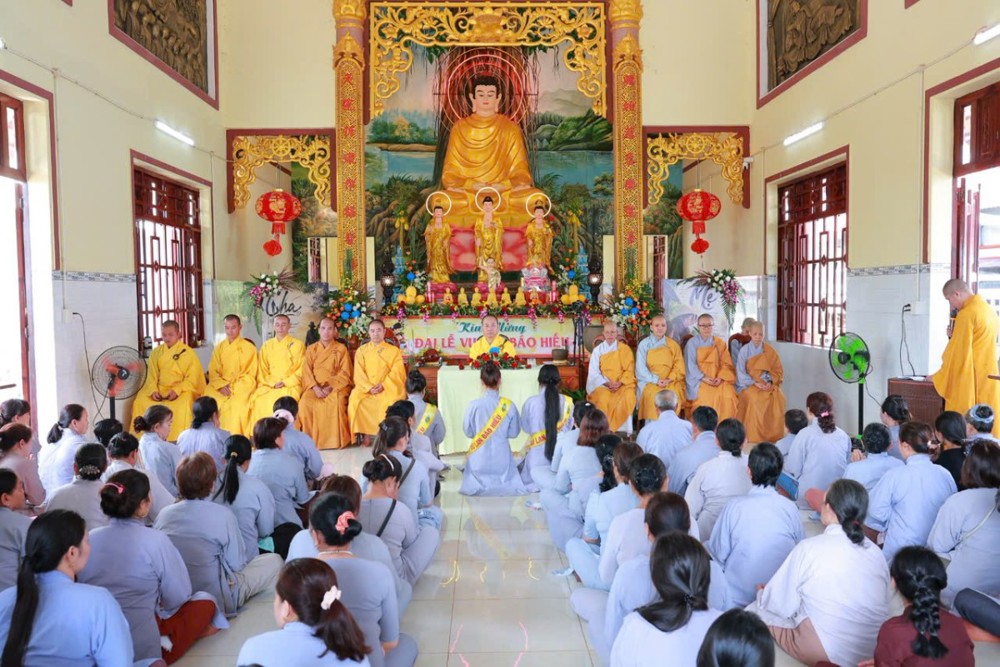 Đồng Nai: Chùa Thiên Hưng trang nghiêm lễ Vu Lan và cài hoa hồng cho gần 300 Phật tử