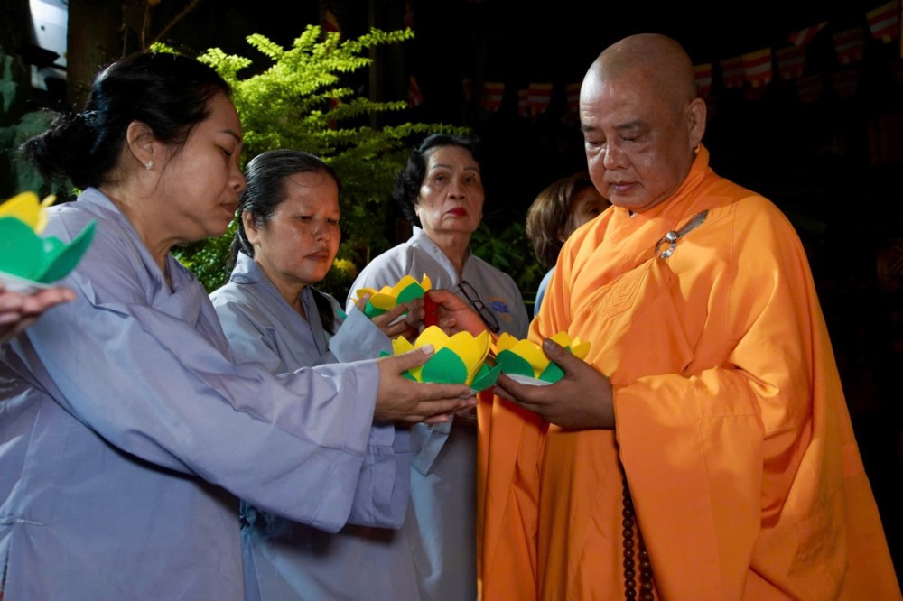 TP.HCM: Chùa Giác Tánh trang nghiêm thắp nến hoa đăng kỷ niệm ngày vía Bồ Tát Quán Thế Âm thành đạo