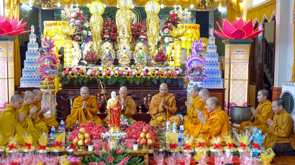 Quảng Ngãi: Tịnh xá Ngọc Hạnh trang nghiêm tổ chức lễ Vu Lan, dâng Y Ca-sa PL.2570