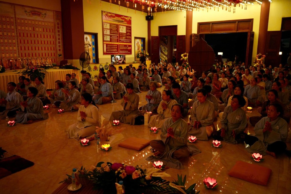An Giang: Chùa Bửu Khánh trang nghiêm tổ chức “Đêm thắp nến tri ân – Công cha nghĩa mẹ”