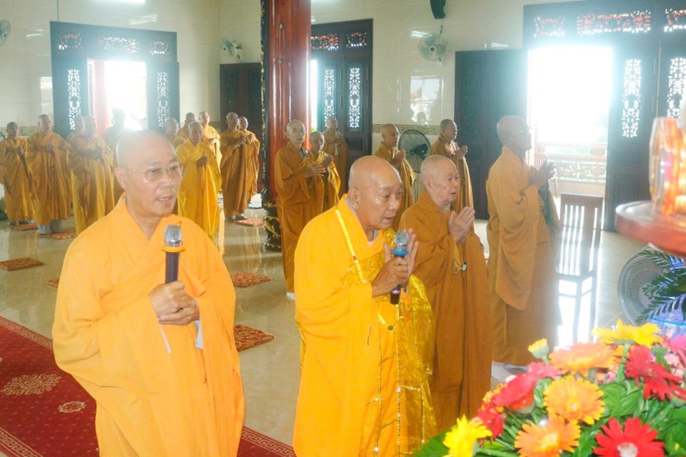 TP.HCM: Trường hạ chùa Quan Âm trang nghiêm cử hành lễ Bố-tát kỳ cuối mùa An cư Kiết hạ PL.2570