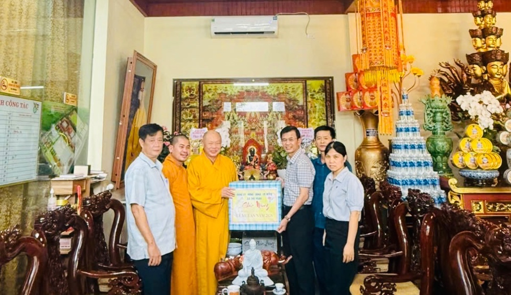 Thanh Hoá: Lãnh đạo xã Thọ Xuân chúc mừng Đại lễ Vu Lan