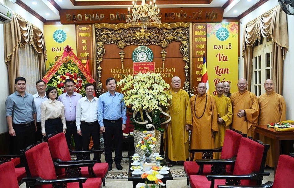 Cục An ninh Nội địa – Bộ Công an thăm, chúc mừng GHPGVN nhân dịp Vu lan PL.2570, DL.2026 tại trụ sở TƯ GHPGVN chùa Quán Sứ