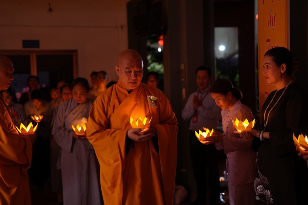 TP.HCM: Thắp nến tri ân ân đức sinh thành, thiền trà chia tay tại trường hạ Thiền viện Quảng Đức