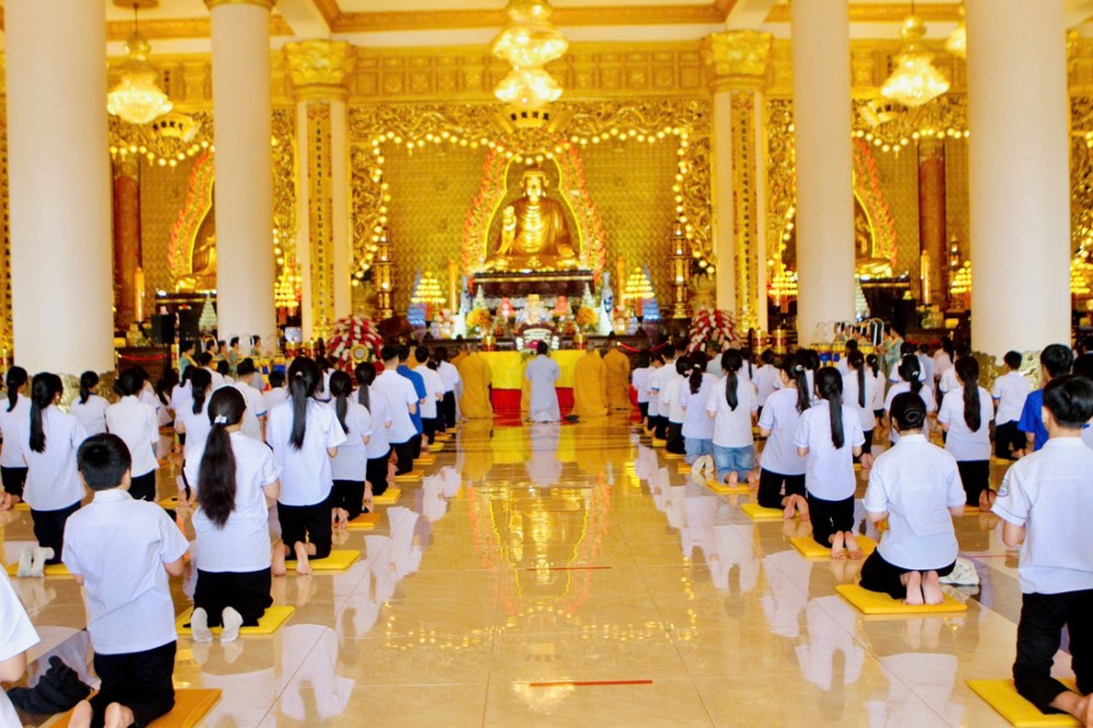 TP. Đồng Nai : Chùa Phật Quốc Vạn Thành tổ chức khóa tu Bát quan trai với chủ đề - Tâm sáng kiến tạo tương lai bằng đạo đức và trí tuệ