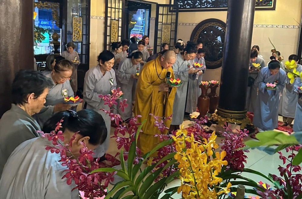 TP.HCM: Chùa Minh Giác tổ chức lễ thắp nến tri ân mùa Vu Lan