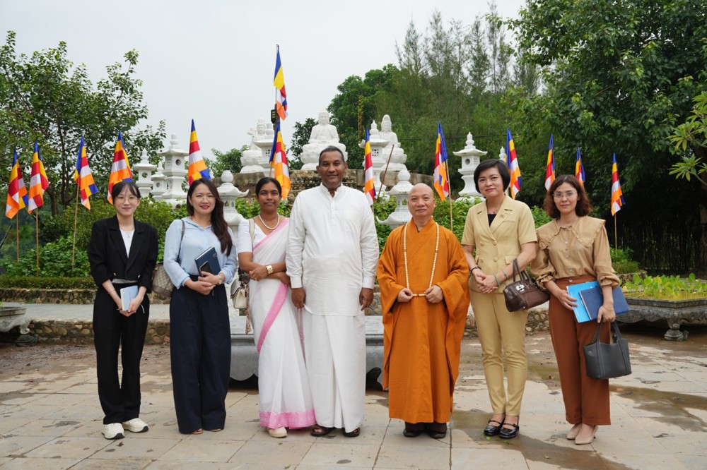 Đại sứ Sri Lanka và Phu nhân thăm chùa Vạn Phúc, trao đổi công tác chuẩn bị lễ trồng Thánh tích cội Bồ Đề