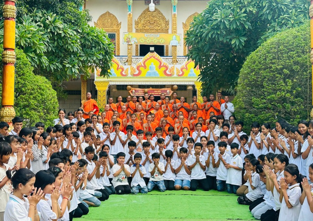 An Giang: Hội ĐKSSYN tỉnh thăm, tặng quà các điểm dạy Pali - Kinh luận giới trên địa bàn tỉnh