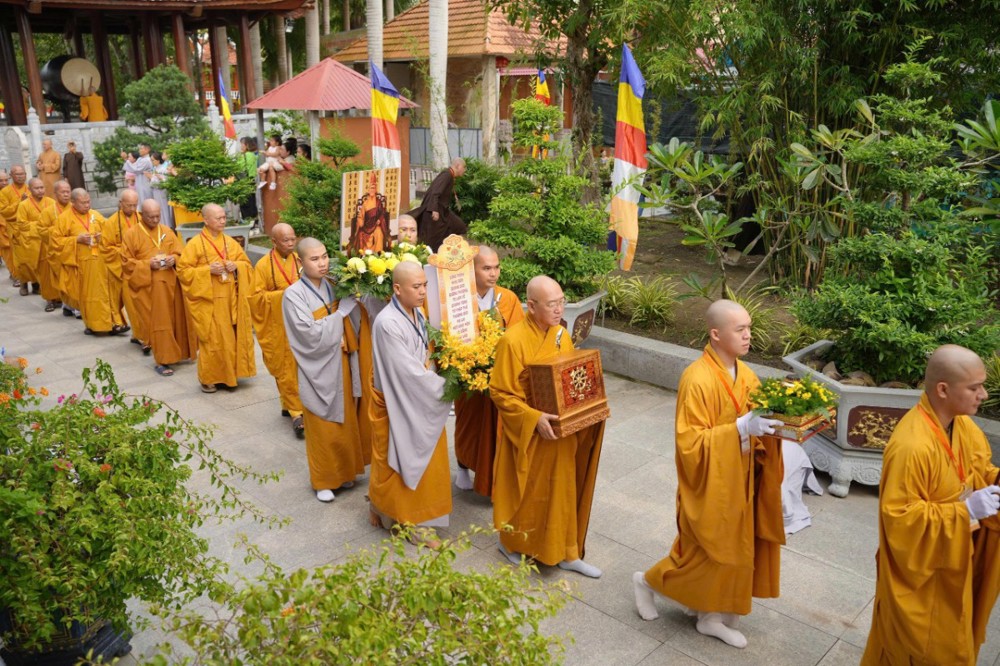 Cần Thơ: Trang nghiêm cung thỉnh Giới bổn và di ảnh cố Trưởng lão Hòa thượng Bửu Lai – Tôn hiệu Đại giới đàn – về hai giới trường