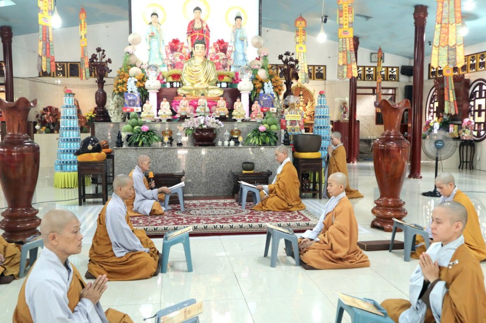 TP. HCM: Trang nghiêm lễ Bố tát kỳ cuối mùa An cư Kiết hạ Phật lịch 2570 tại trường Hạ chùa Di Đà