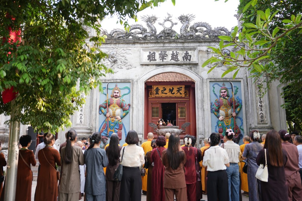 Phú Thọ: Trang nghiêm dâng hương tại Đền Hùng, tưởng niệm các Anh hùng liệt sĩ trước thềm Đại hội Phật giáo tỉnh lần thứ I, nhiệm kỳ 2026-2031