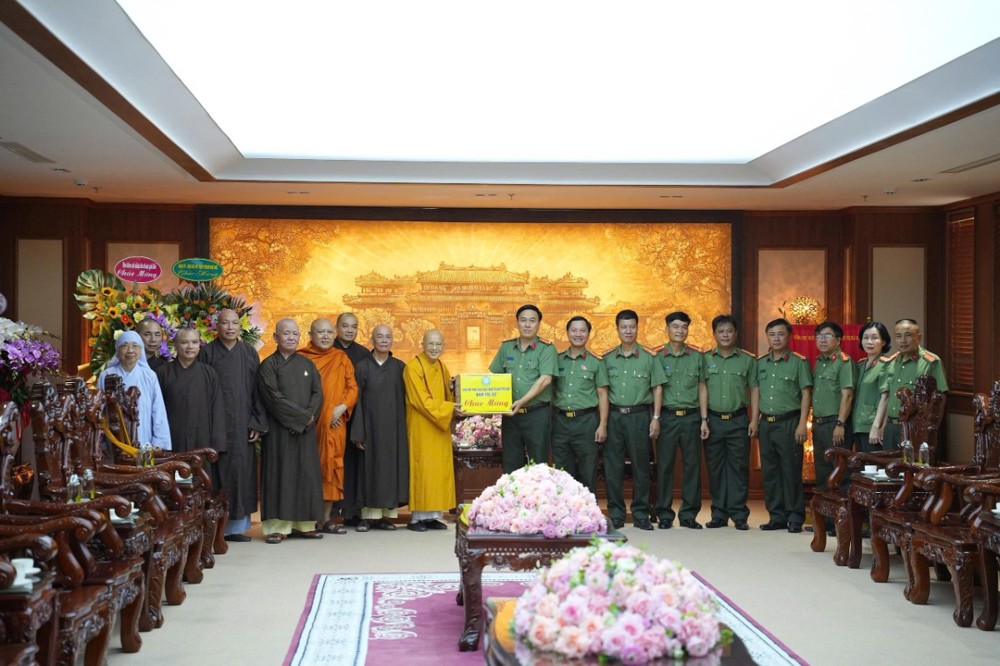 Huế: Ban Trị sự thăm và chúc mừng Công an thành phố nhân 81 năm Ngày truyền thống lực lượng CAND