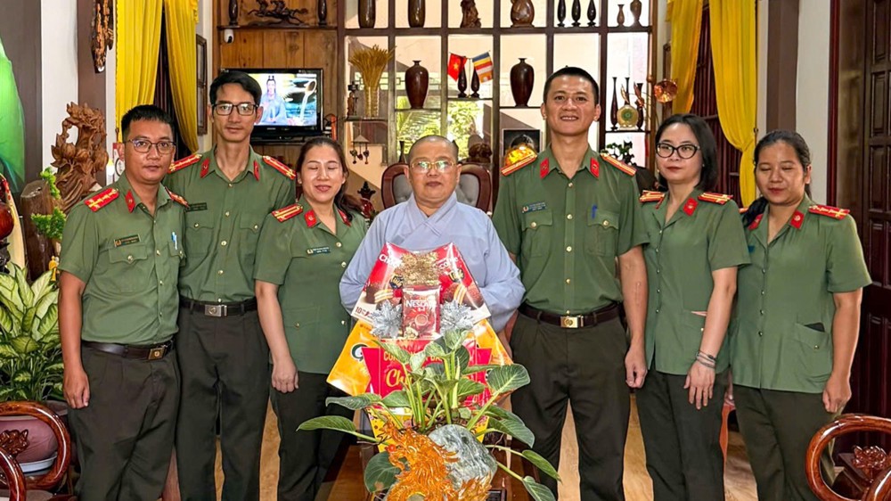 Quảng Ngãi: Nhiều đoàn công tác thăm, chúc mừng Vu Lan tại chùa Pháp Hoa