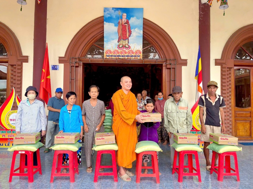 Gia Lai: Tịnh xá Ngọc Duyên trao quà nhân mùa Vu lan – Báo hiếu PL.2570