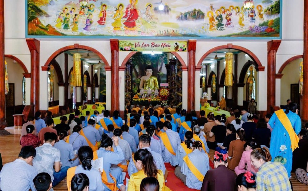 TP.HCM: Chùa Long Bửu lan tỏa ánh sáng hiếu hạnh qua Đại lễ Vu lan Báo hiếu và dâng y Ca-sa