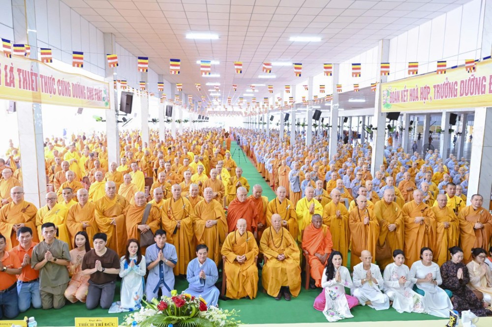 TP.HCM: Lãnh đạo Ban Trị sự GHPGVN TP.HCM thăm, sách tấn 29 trường hạ khu vực 3