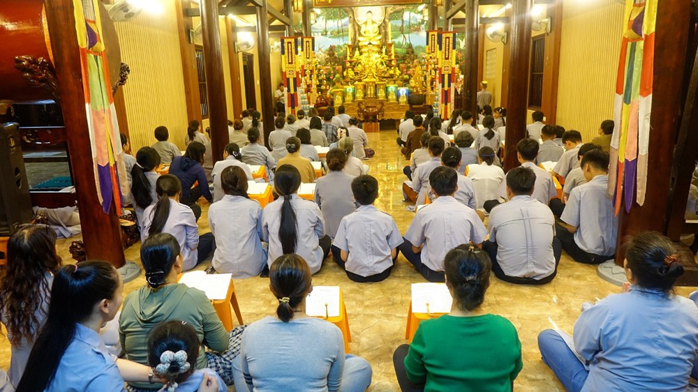 Quảng Ngãi: Tổ đình Trung Khánh khai kinh Vu Lan và cử hành lễ cài hoa hồng báo hiếu