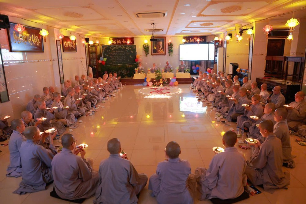 TP.HCM: Đêm hoa đăng tri ân tại trường hạ chùa Bồ Đề Lan Nhã