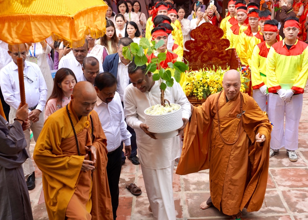 Hà Nội: Lễ cung nghinh, tiếp nhận và trồng thánh tích cội Bồ đề từ Srilanka tại Chùa Vạn Phúc 