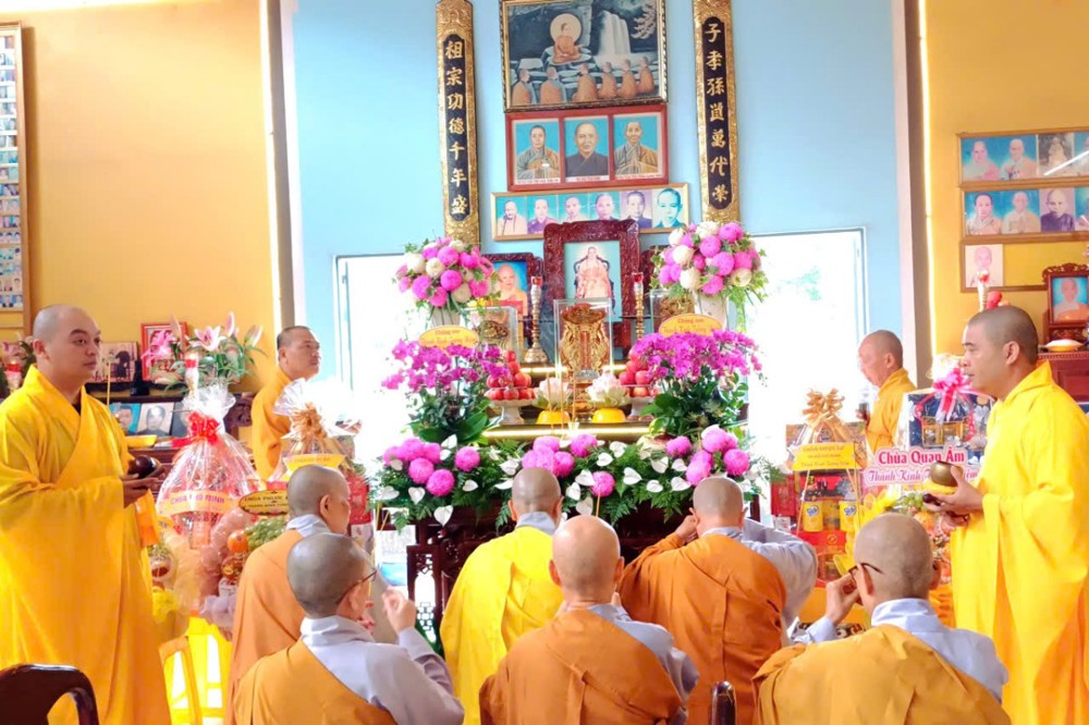 Vĩnh Long: Chùa Liên Quang trang nghiêm tổ chức lễ Húy kỵ lần thứ 19 cố Ni sư Thích nữ Bửu Ý và dâng cúng Pháp y PL.2570