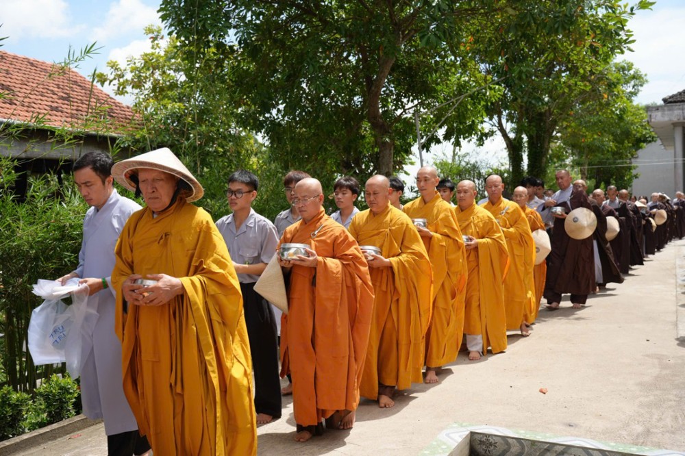 An Giang: Chùa Bửu Thọ trang nghiêm tổ chức lễ Cổ Phật khất thực và khai Kinh Địa Tạng