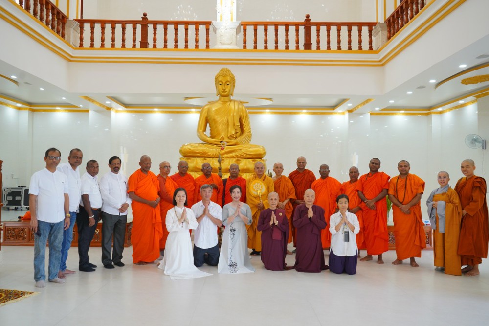 Đồng Tháp: Phái đoàn Phật giáo Sri Lanka thăm viếng chùa Pháp Bảo và chùa Linh Phong