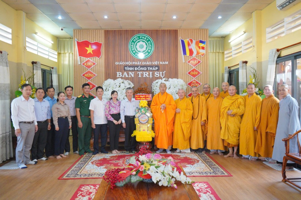 Đồng Tháp: Phái đoàn lãnh đạo các Ban, Ngành chúc mừng Đại lễ Vu lan tại Văn phòng I – chùa Vĩnh Tràng