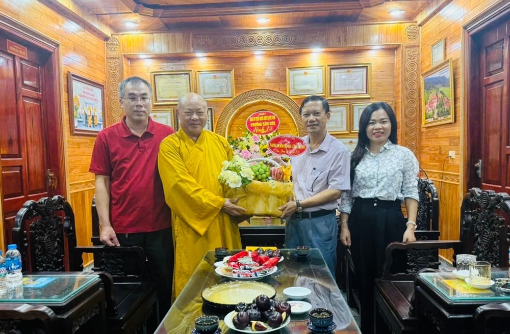  Phòng An ninh Nội địa Công an tỉnh Thanh Hoá thăm, chúc mừng Vu Lan tại chùa Khải Nam
