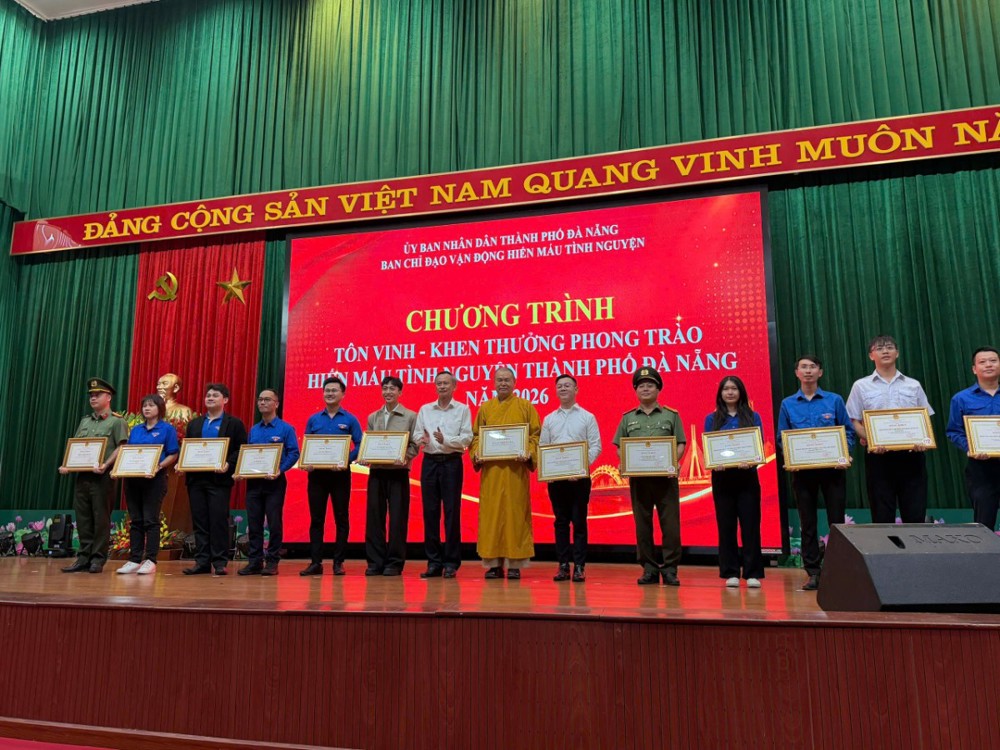 Đà Nẵng: Thượng tọa Thích Pháp Châu nhận bằng khen của Chủ tịch thành phố về công tác hiến máu tình nguyện