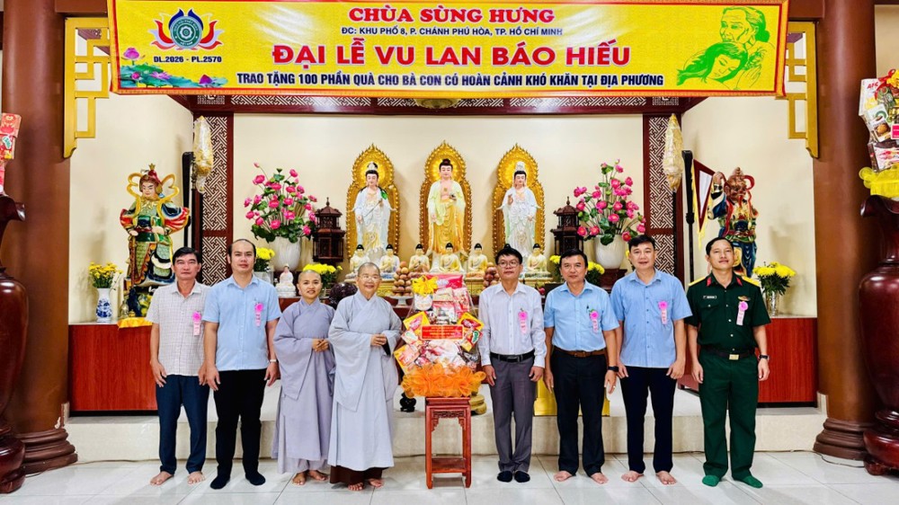 TP.HCM: Lãnh đạo phường Chánh Phú Hòa thăm, chúc mừng Chùa Sùng Hưng nhân Đại lễ Vu lan Báo hiếu