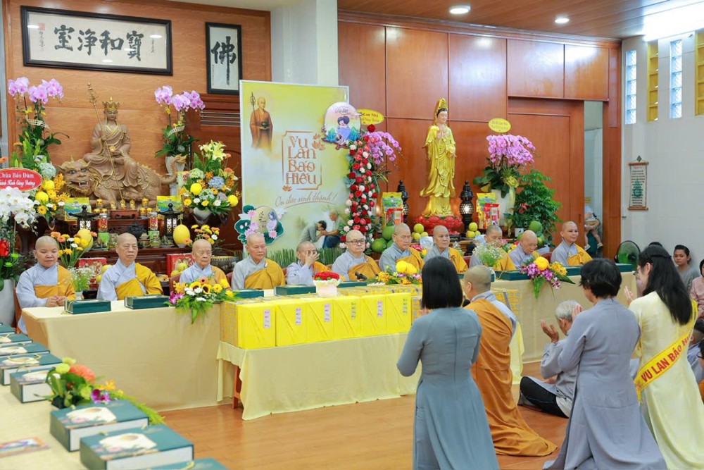 TP.HCM: Tịnh thất Bửu Hoa trang nghiêm lễ dâng y cúng dường chư Tôn đức Ni mùa Vu Lan