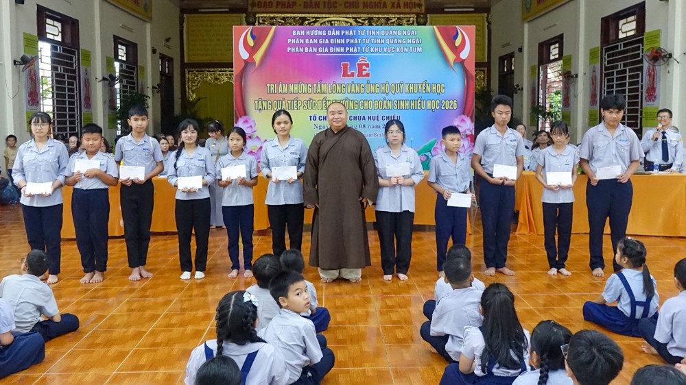 Quảng Ngãi: Phân ban GĐPT tỉnh trao quà khuyến học cho 34 đoàn sinh khu vực Kon Tum
