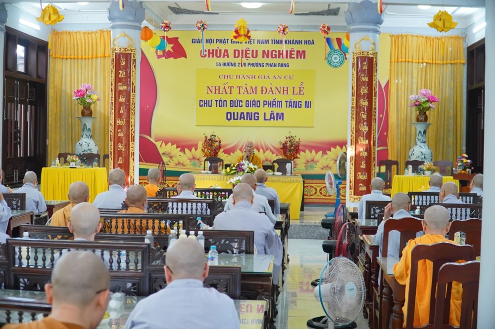Khánh Hòa: Ban Trị Sự và Ban Tổ chức An Cư Kiết Hạ (Nam Khánh Hòa) thăm và giáo giới chư hành giả Ni các trú xứ tại Chùa Diệu Nghiêm