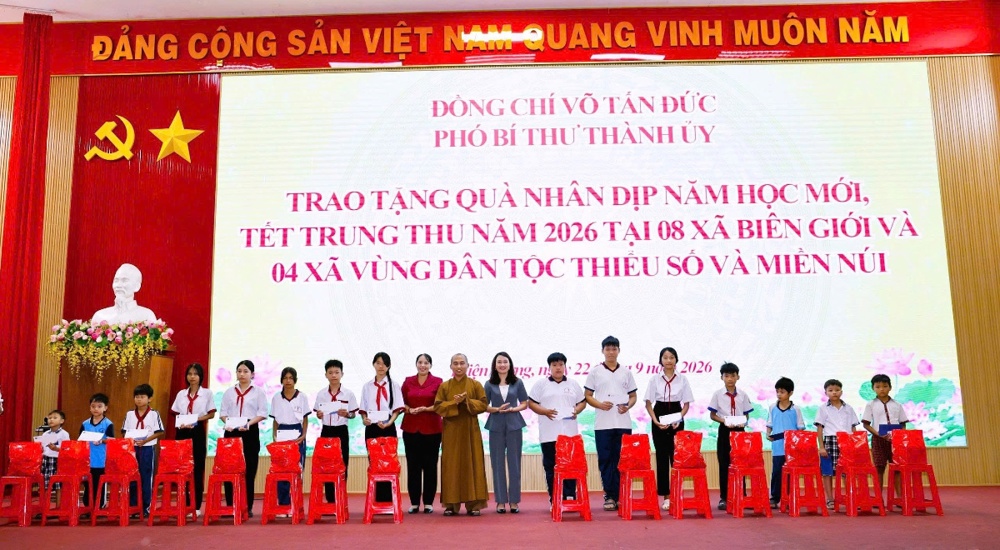 Quỹ Từ thiện Phước Việt Bảo Tịnh trao 2.500 phần quà Trung thu, ươm mầm ước mơ cho thiếu nhi