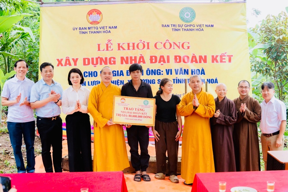 Ban Trị sự GHPGVN tỉnh Thanh Hóa trao quà Trung thu, hỗ trợ an sinh xã hội