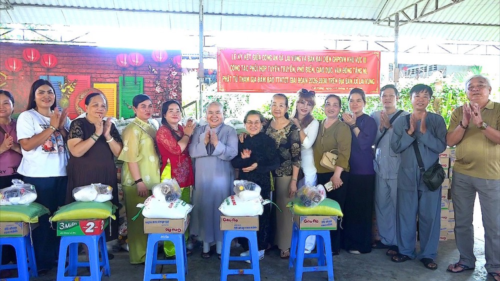 Đồng Tháp: Chùa Hội Phước (xã Lai Vung) trao 200 phần quà đến bà con có hoàn cảnh khó khăn