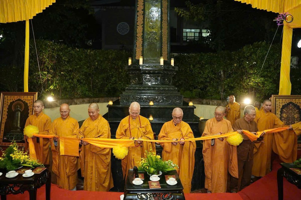 Huế: Khánh thành Trụ kinh Chuyển Pháp luân tại Học viện Phật giáo Việt Nam tại Huế