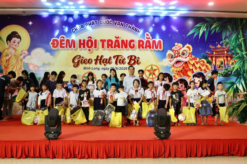 Đồng Nai : Chùa Phật Quốc Vạn Thành tổ chức "Đêm hội trăng rằm - gieo hạt từ bi", trao 400 phần quà và 100  xuất học bổng đến thiếu nhi