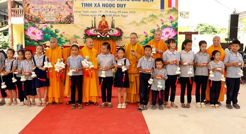 Quảng Ngãi: Tịnh xá Ngọc Duy trao 500 phần quà Trung thu đến thiếu nhi