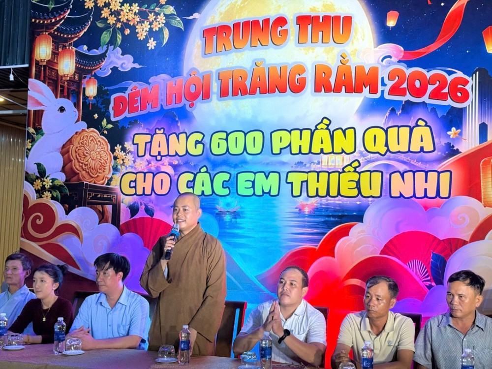 Đà Nẵng: Chùa Kim Sơn trao tặng 600 phần quà Trung thu cho thiếu nhi