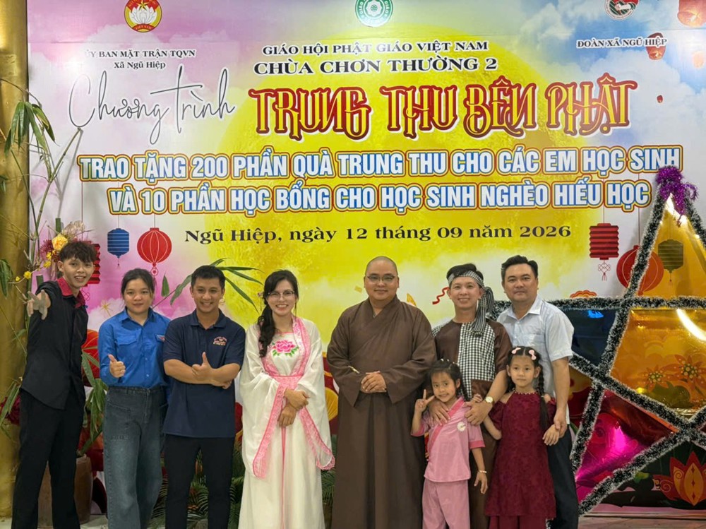 Đồng Tháp: Chùa Chơn Thường II tổ chức chương trình “Trung thu bên Phật”, trao hơn 200 phần quà và 10 suất học bổng 