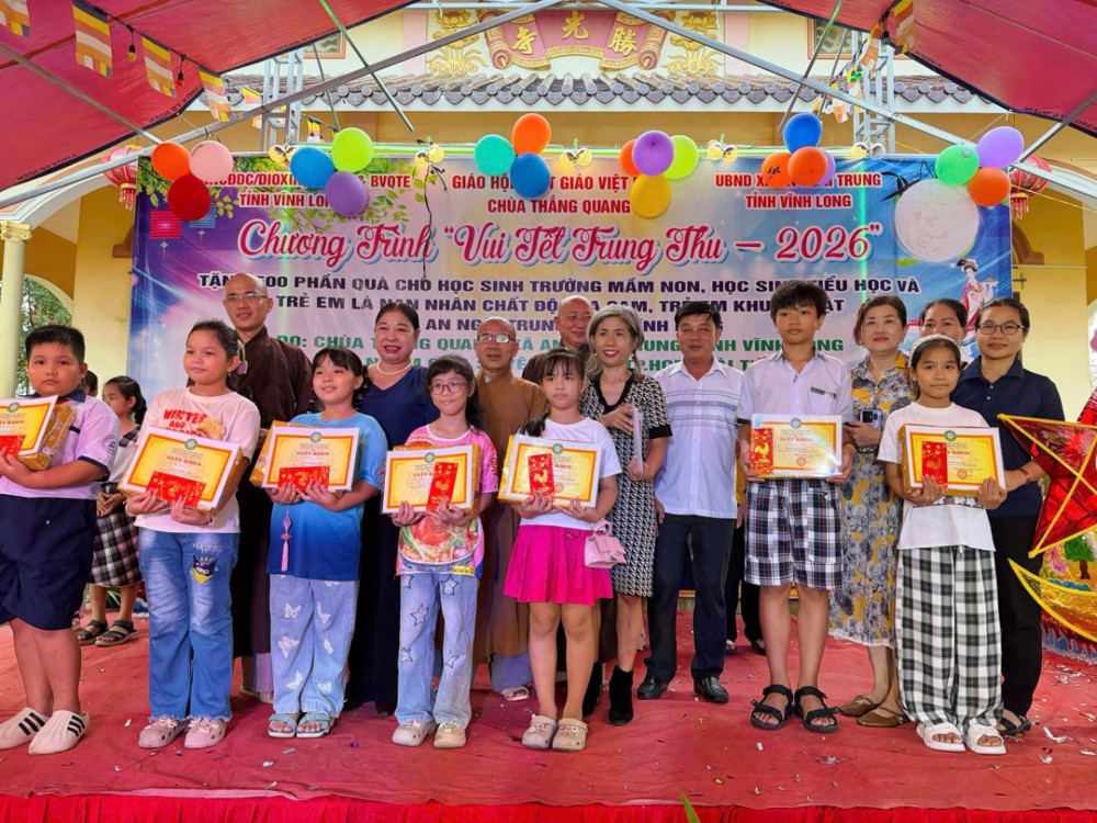 Vĩnh Long: Chùa Thắng Quang Đồng Hành Cùng “Vui Tết Trung Thu – 2026” Trao 500 Phần Quà Gửi Đến Trẻ Em