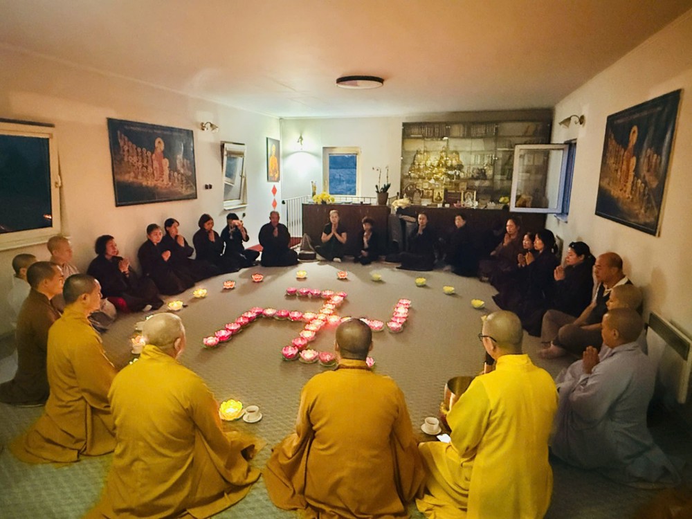 Phân ban Phật tử Hải ngoại Trung ương thăm, gặp gỡ kiều bào và chùa Vĩnh Nghiêm tại Praha