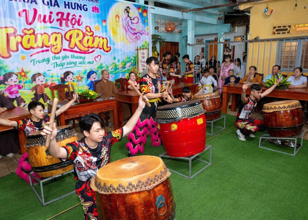 Vĩnh Long: Chùa Gia Hưng lan tỏa ánh trăng yêu thương qua chuỗi hoạt động Trung thu 2026