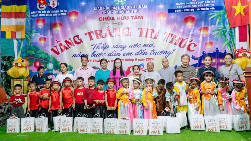 Cần Thơ: Đêm Trung Thu “Vần Trăng Tri Thức” tại chùa Bửu Tâm