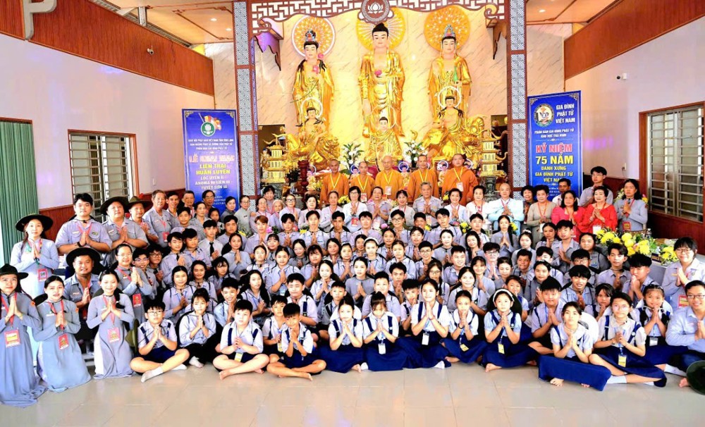 Vĩnh Long: Khai mạc Liên trại huấn luyện “Lộc Uyển II – Anoma Ni Liên III – Tuyết Sơn III”