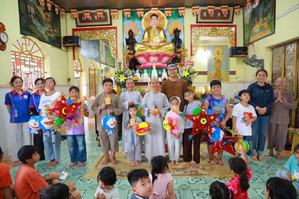 Tây Ninh: Chùa Tân Phước mang Tết Trung thu yêu thương đến với thiếu nhi