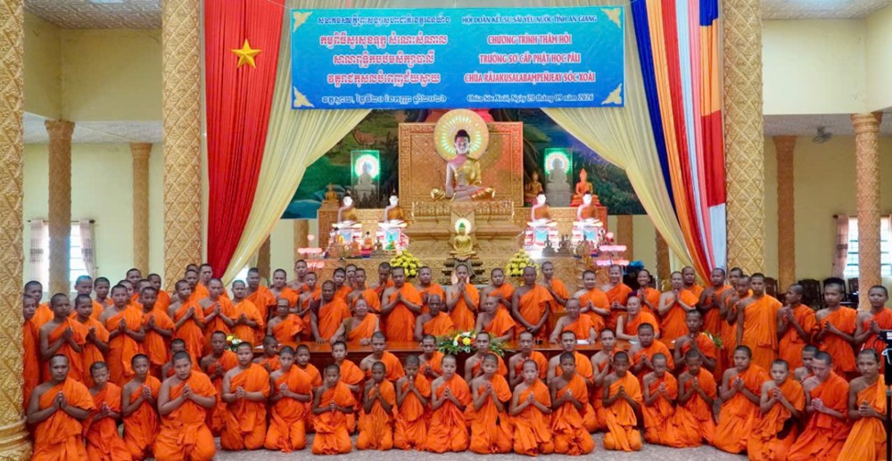 An Giang: Thăm, tặng quà Trường trung cấp Phật học Nam tông Khmer Kiên Giang